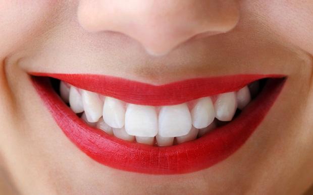 Whiten Teeth Naturally With Turmeric